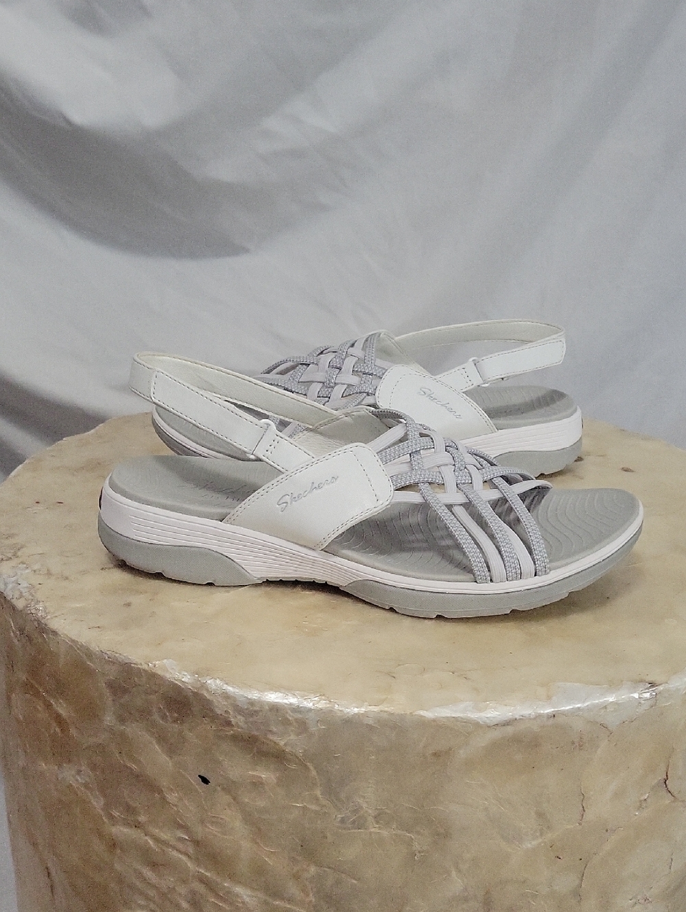  Skechers Women's Arch Fit Reggae Sport sandals size 9